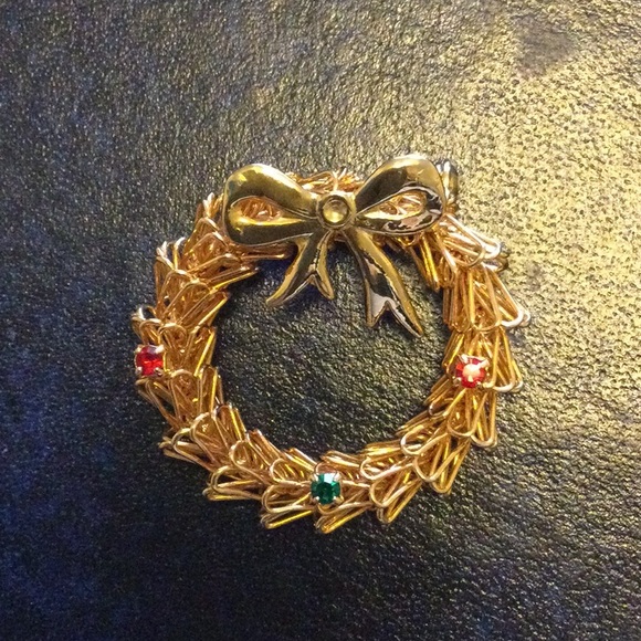 Jewelry - Wreath pin ** 3 for $15